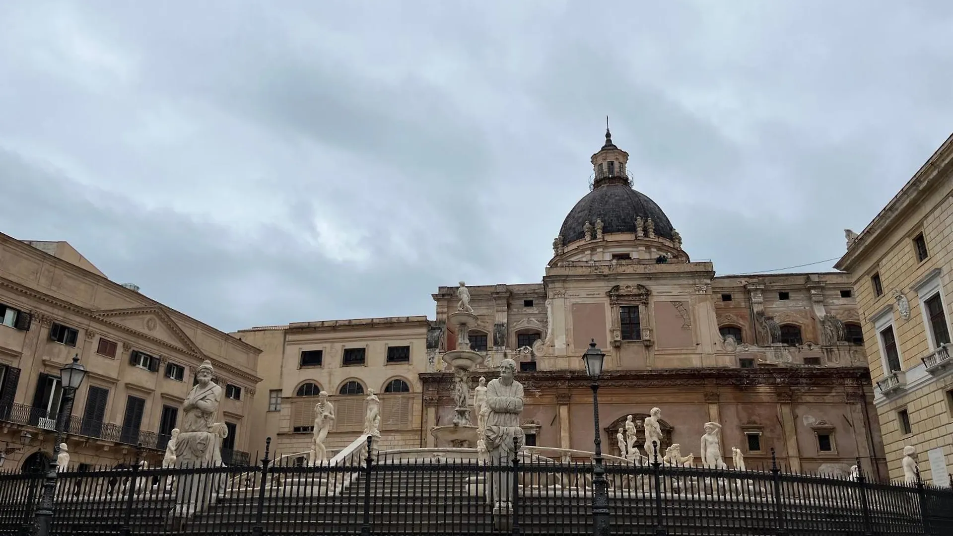 Guest house Aurora Center City - Rooms Palermo Italy